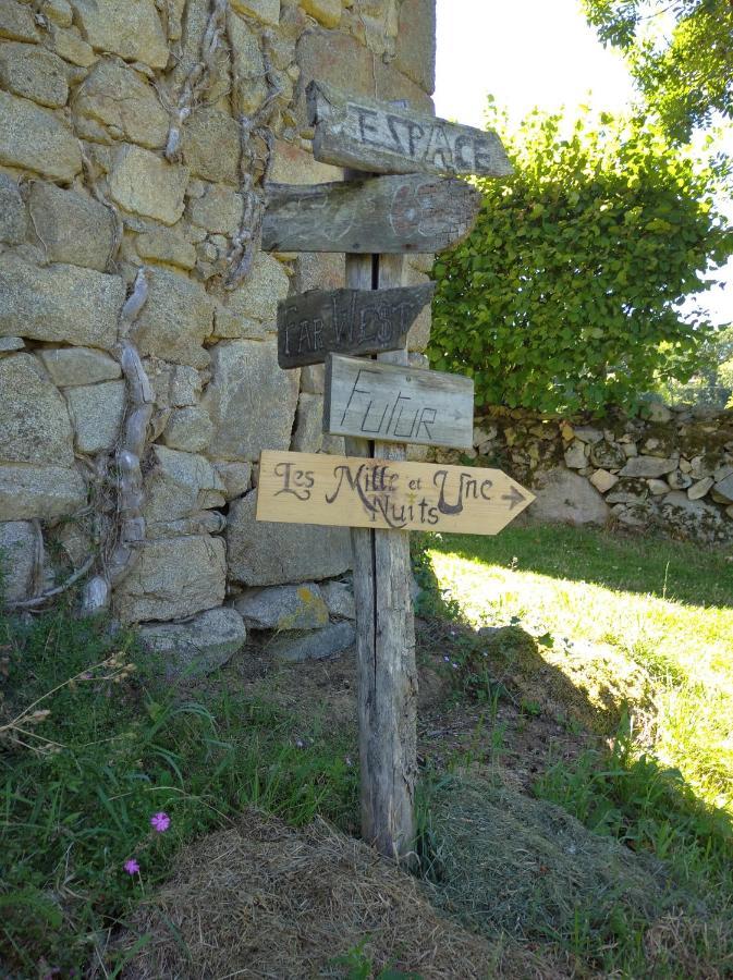 Voyage Spatio-Temporel Poussanges Exterior foto