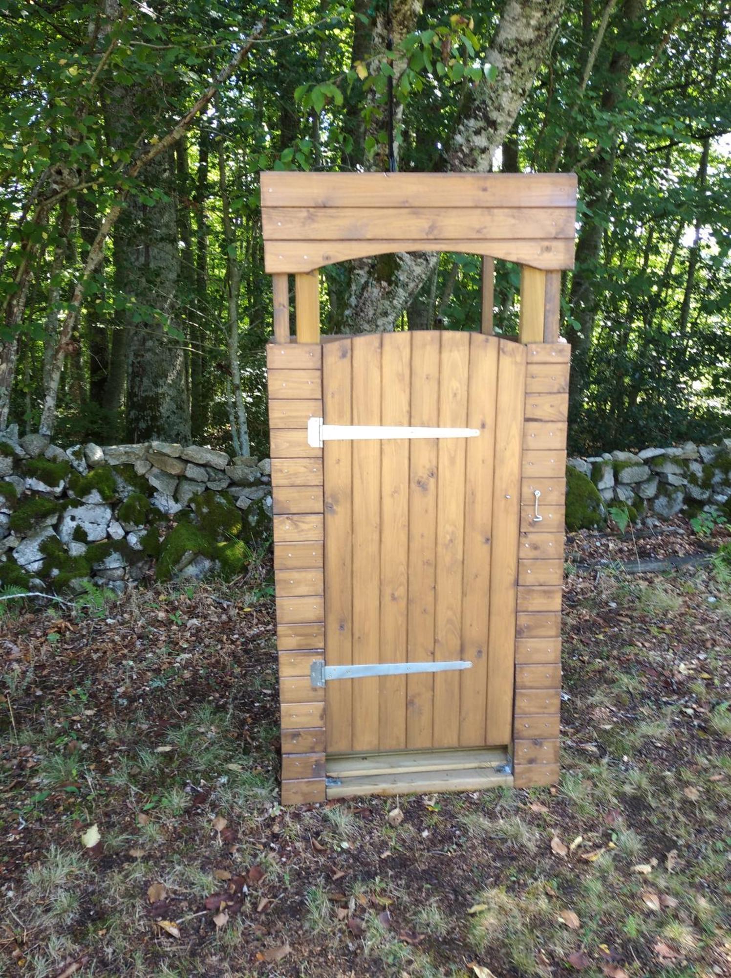 Voyage Spatio-Temporel Poussanges Exterior foto