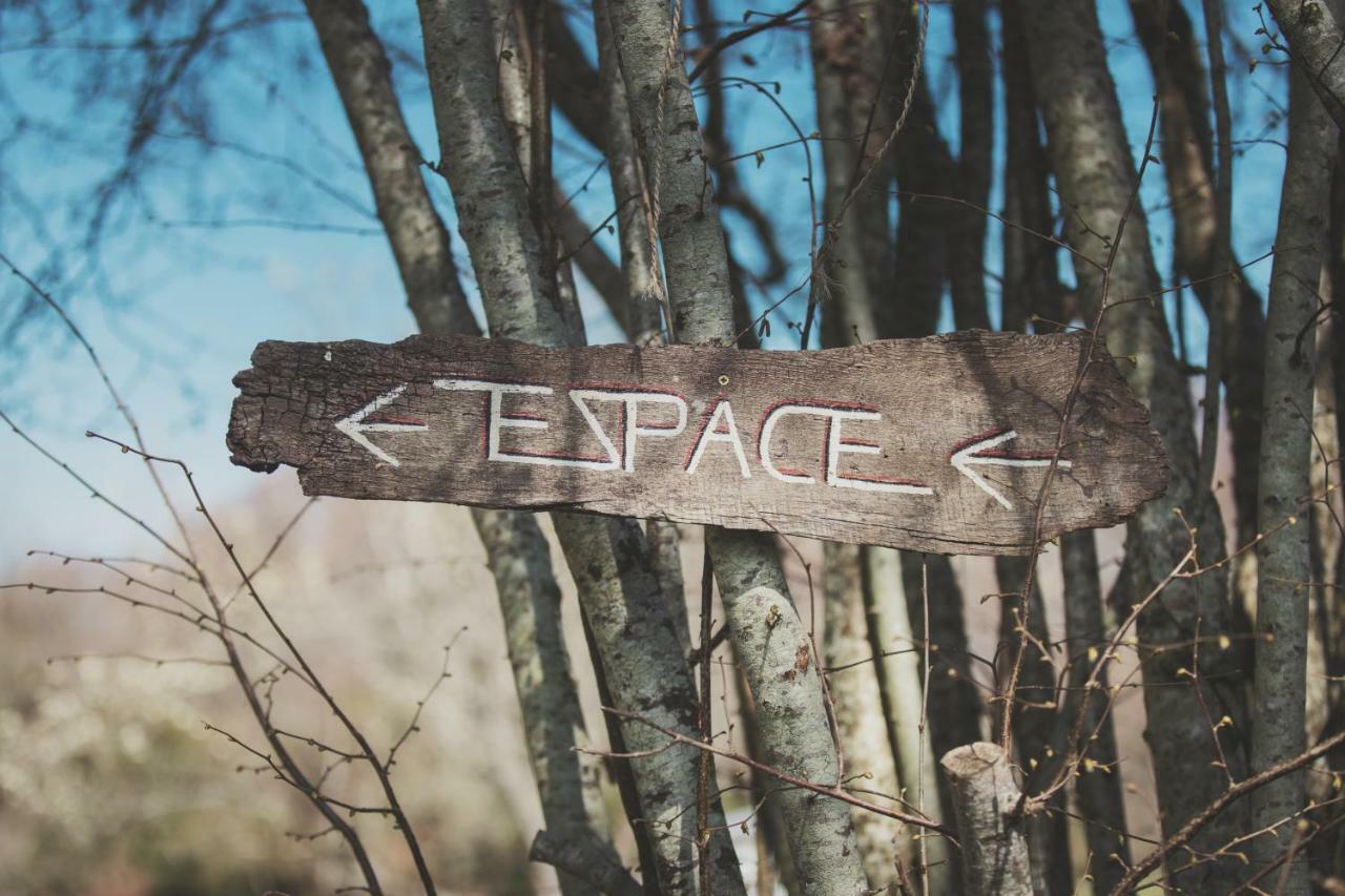 Voyage Spatio-Temporel Poussanges Exterior foto